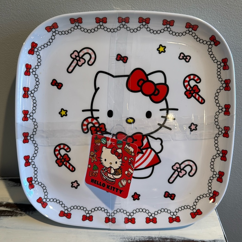 NWT set of 4 hello kitty melamine plates